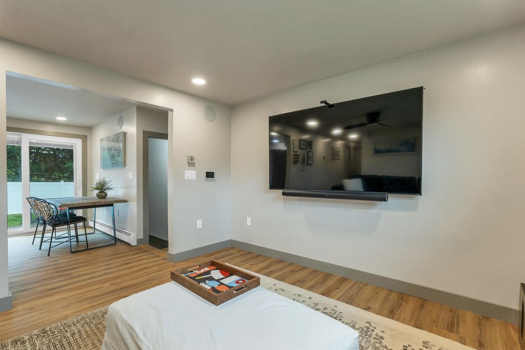 Image 10 of property listing at 3 Trafford Road, Hampton, NH 03842