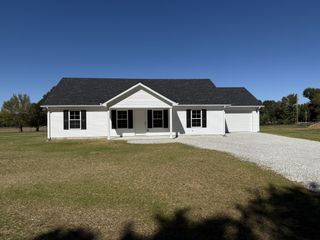 4 Paynes Church Rd, Estill Springs, TN 37330