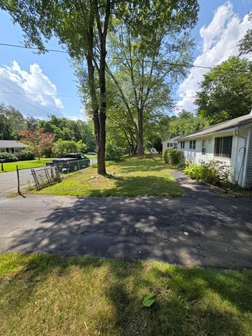 41 Potter Dr, Bellingham, MA 02019