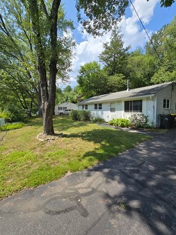 41 Potter Dr, Bellingham, MA 02019