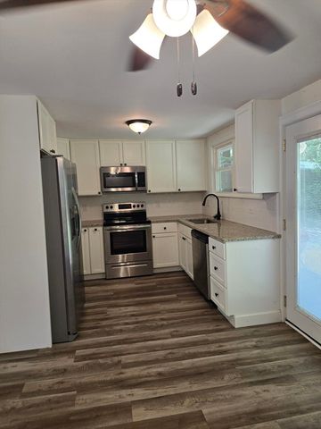 41 Potter Dr, Bellingham, MA 02019