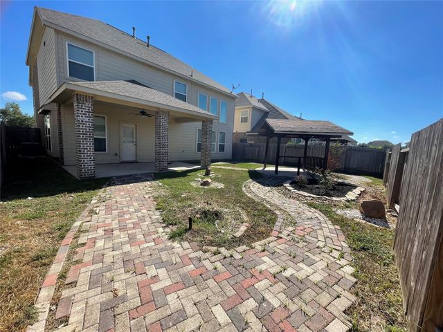 627 Oak Circle Drive E, Conroe, TX 77301