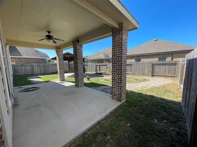 627 Oak Circle Drive E, Conroe, TX 77301
