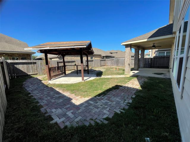 627 Oak Circle Drive E, Conroe, TX 77301