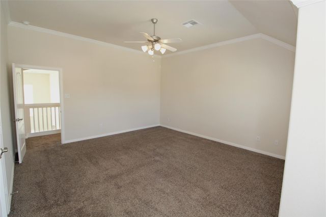 627 Oak Circle Drive E, Conroe, TX 77301