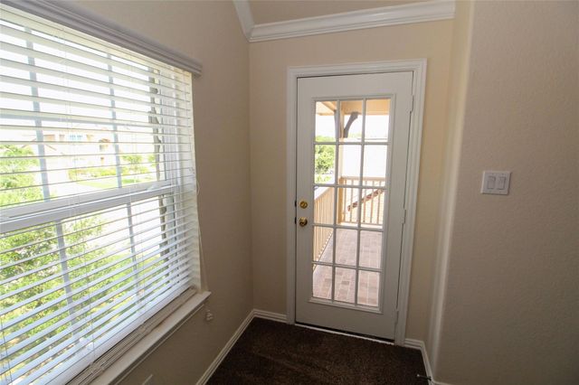 627 Oak Circle Drive E, Conroe, TX 77301