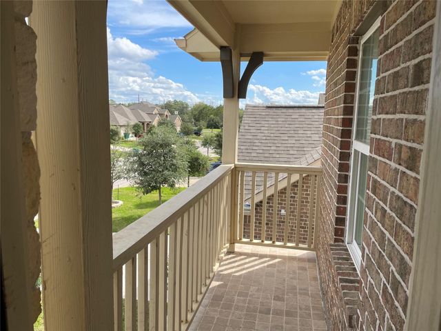 627 Oak Circle Drive E, Conroe, TX 77301
