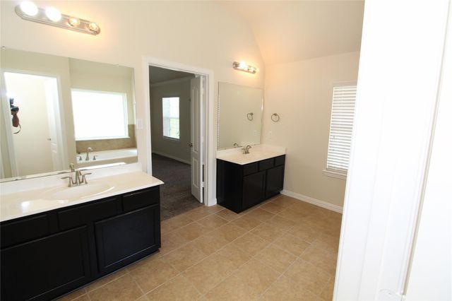 627 Oak Circle Drive E, Conroe, TX 77301
