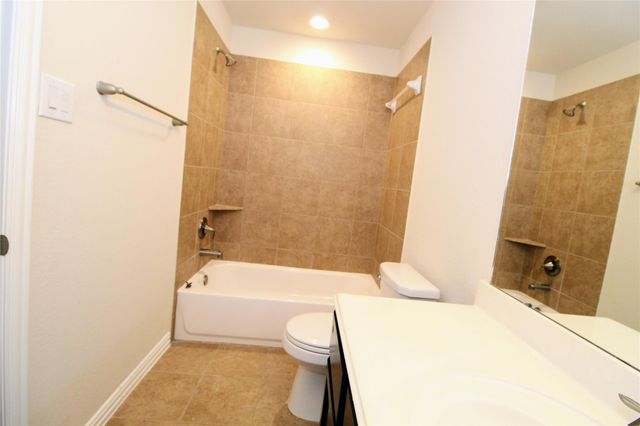 627 Oak Circle Drive E, Conroe, TX 77301