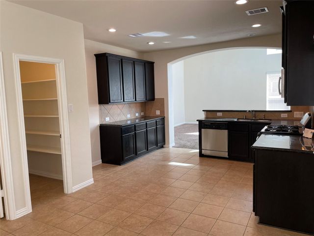 627 Oak Circle Drive E, Conroe, TX 77301