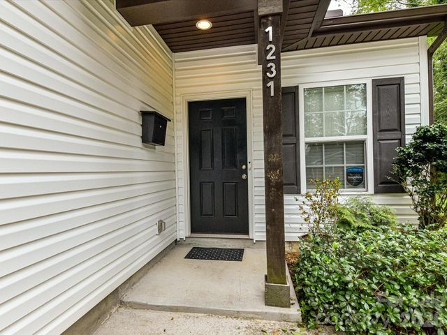 1231 Georgetown Drive, Charlotte, NC 28213