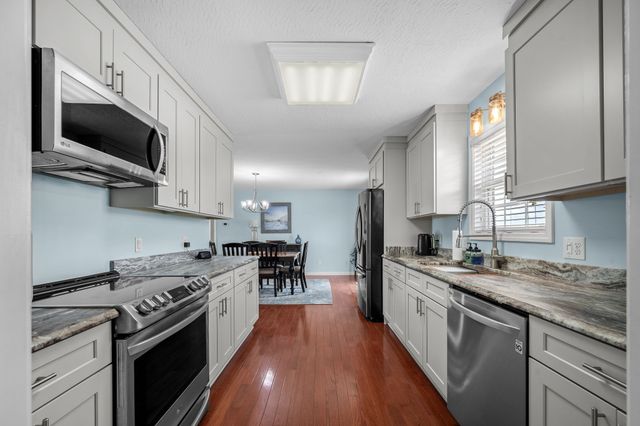 1012 Peak Dr, Castalian Springs, TN 37031