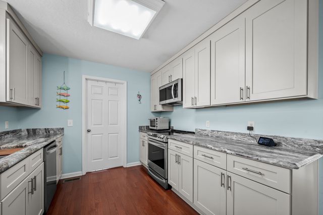 1012 Peak Dr, Castalian Springs, TN 37031