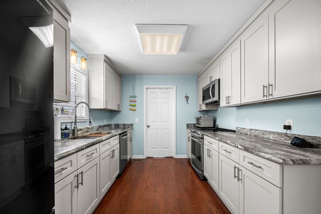 1012 Peak Dr, Castalian Springs, TN 37031
