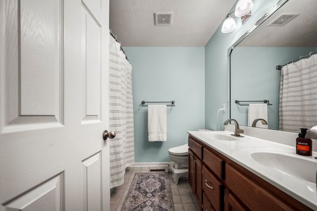 1012 Peak Dr, Castalian Springs, TN 37031
