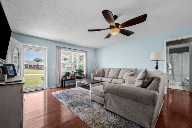 1012 Peak Dr, Castalian Springs, TN 37031