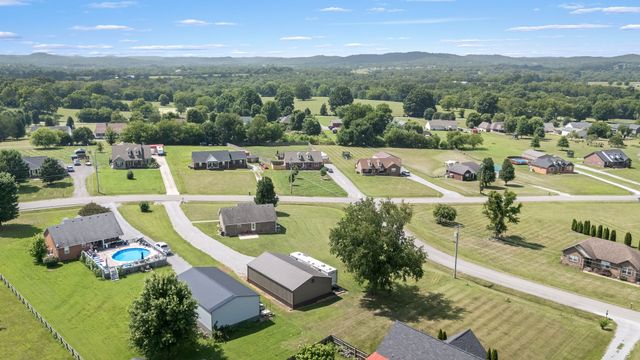 1012 Peak Dr, Castalian Springs, TN 37031
