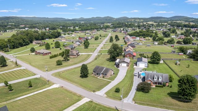 1012 Peak Dr, Castalian Springs, TN 37031