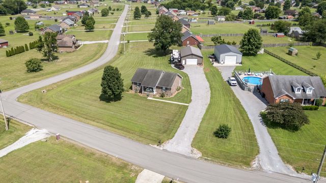 1012 Peak Dr, Castalian Springs, TN 37031