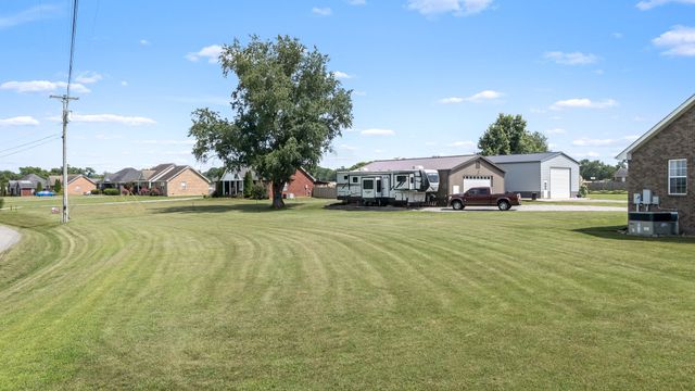 1012 Peak Dr, Castalian Springs, TN 37031