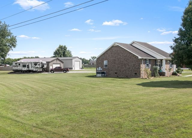 1012 Peak Dr, Castalian Springs, TN 37031