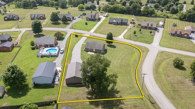 1012 Peak Dr, Castalian Springs, TN 37031