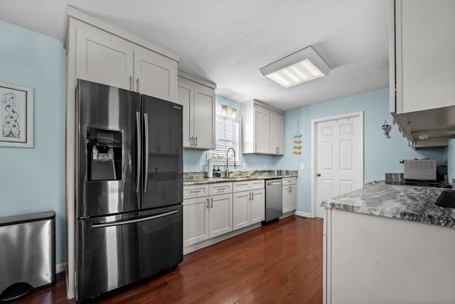 1012 Peak Dr, Castalian Springs, TN 37031
