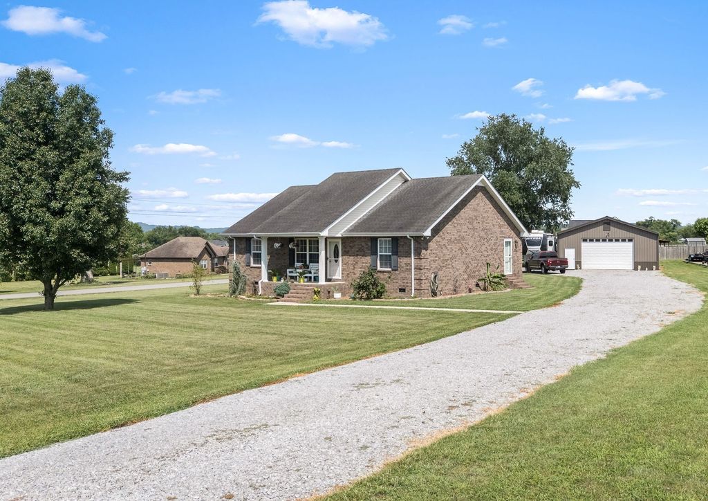 1012 Peak Dr, Castalian Springs, TN 37031