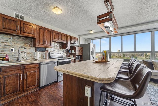 8900 E Jefferson Avenue 729, Detroit, MI 48214