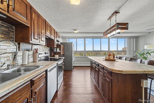 8900 E Jefferson Avenue 729, Detroit, MI 48214