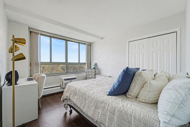 8900 E Jefferson Avenue 729, Detroit, MI 48214