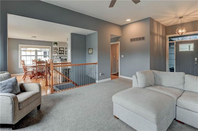 632 SW Lakeview Drive, Grain Valley, MO 64029