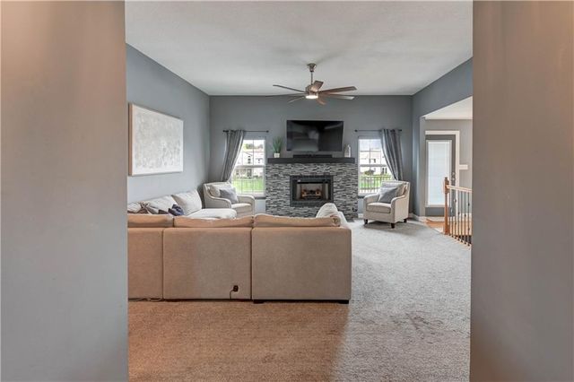 632 SW Lakeview Drive, Grain Valley, MO 64029