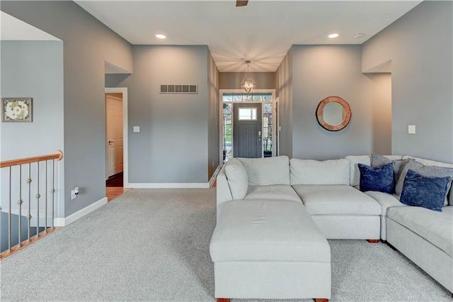632 SW Lakeview Drive, Grain Valley, MO 64029