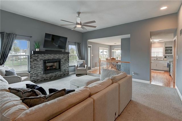 632 SW Lakeview Drive, Grain Valley, MO 64029