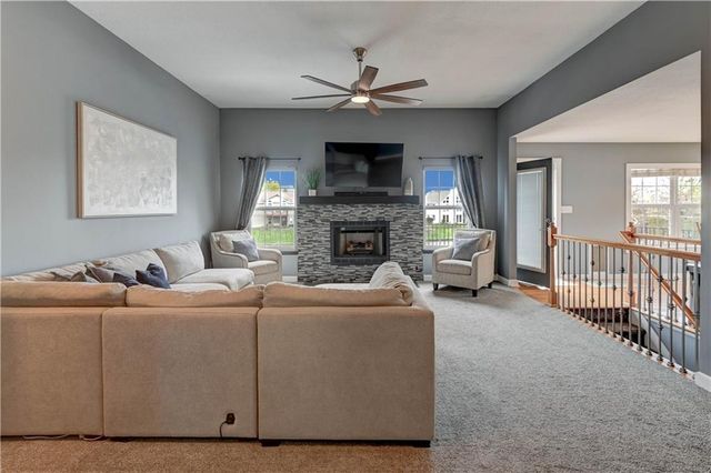 632 SW Lakeview Drive, Grain Valley, MO 64029