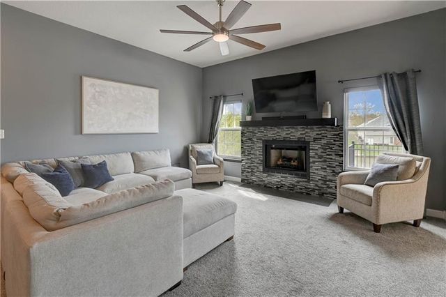 632 SW Lakeview Drive, Grain Valley, MO 64029