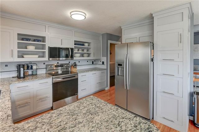 632 SW Lakeview Drive, Grain Valley, MO 64029