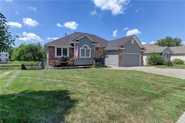 632 SW Lakeview Drive, Grain Valley, MO 64029