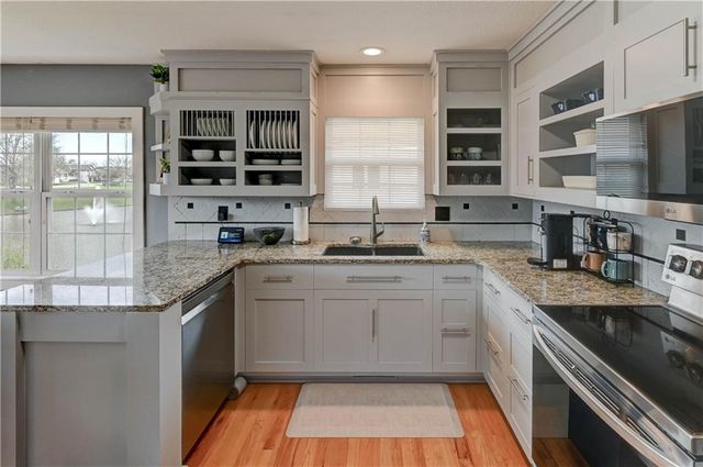 632 SW Lakeview Drive, Grain Valley, MO 64029