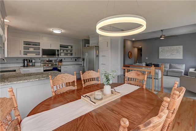 632 SW Lakeview Drive, Grain Valley, MO 64029