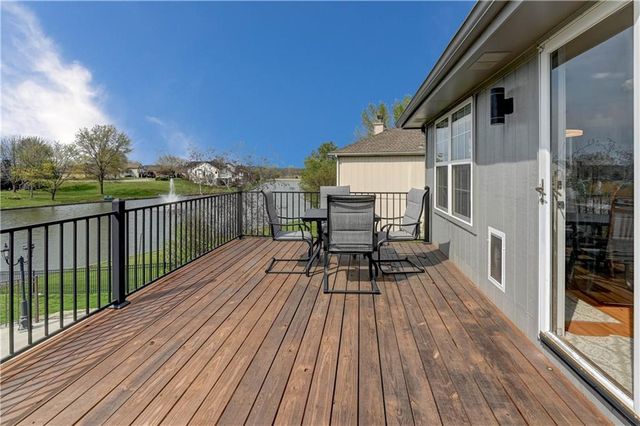 632 SW Lakeview Drive, Grain Valley, MO 64029