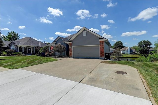 632 SW Lakeview Drive, Grain Valley, MO 64029