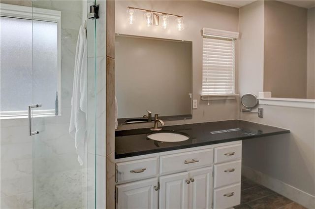 632 SW Lakeview Drive, Grain Valley, MO 64029