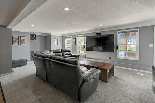 632 SW Lakeview Drive, Grain Valley, MO 64029