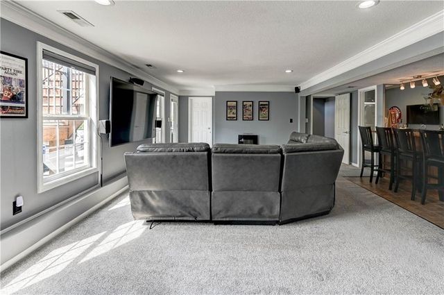 632 SW Lakeview Drive, Grain Valley, MO 64029