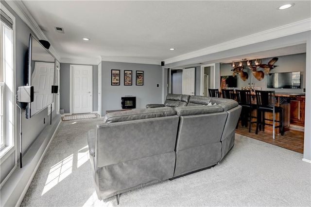 632 SW Lakeview Drive, Grain Valley, MO 64029
