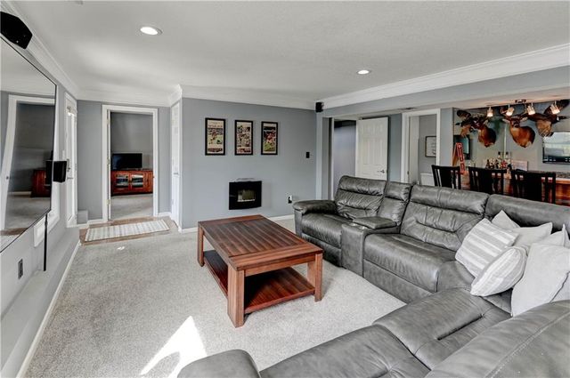 632 SW Lakeview Drive, Grain Valley, MO 64029