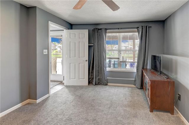 632 SW Lakeview Drive, Grain Valley, MO 64029