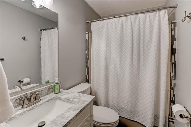 632 SW Lakeview Drive, Grain Valley, MO 64029